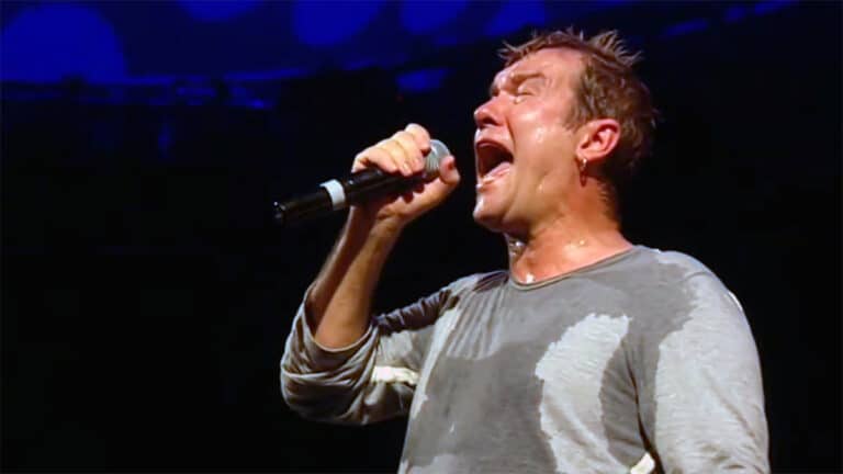 Jimmy Barnes performing Good Times with Living Loud